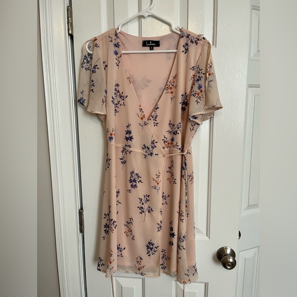 Lulus flutter sleeve pink floral wrap dress. Size medium.